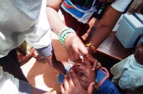 Article : Vacciner les enfants contre la polio : un casse-tête insoluble et mortel